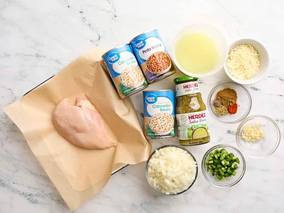 The ingredients for slow cooker white chicken chili.