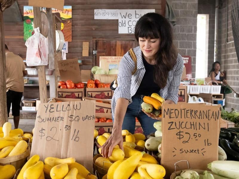 woman getting squash at the farmer's market